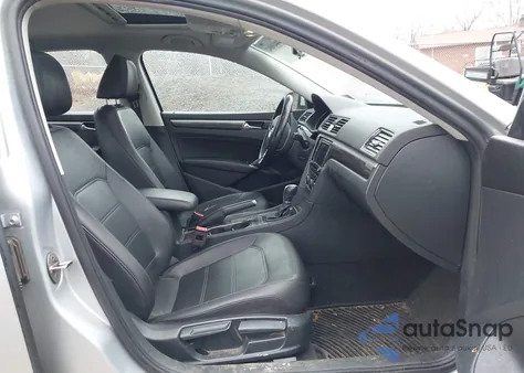 2018 Volkswagen Passat 2.0T Se z USA, uszkodzony, nr VIN 1VWBA7A35JC049960